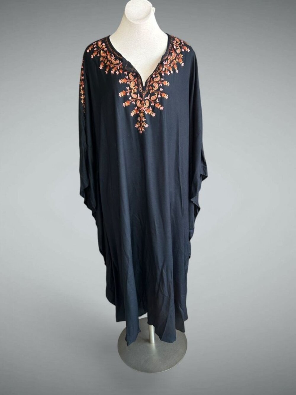 Smithsonian Institution Black Embroidered Caftan Maxi Dress Size L